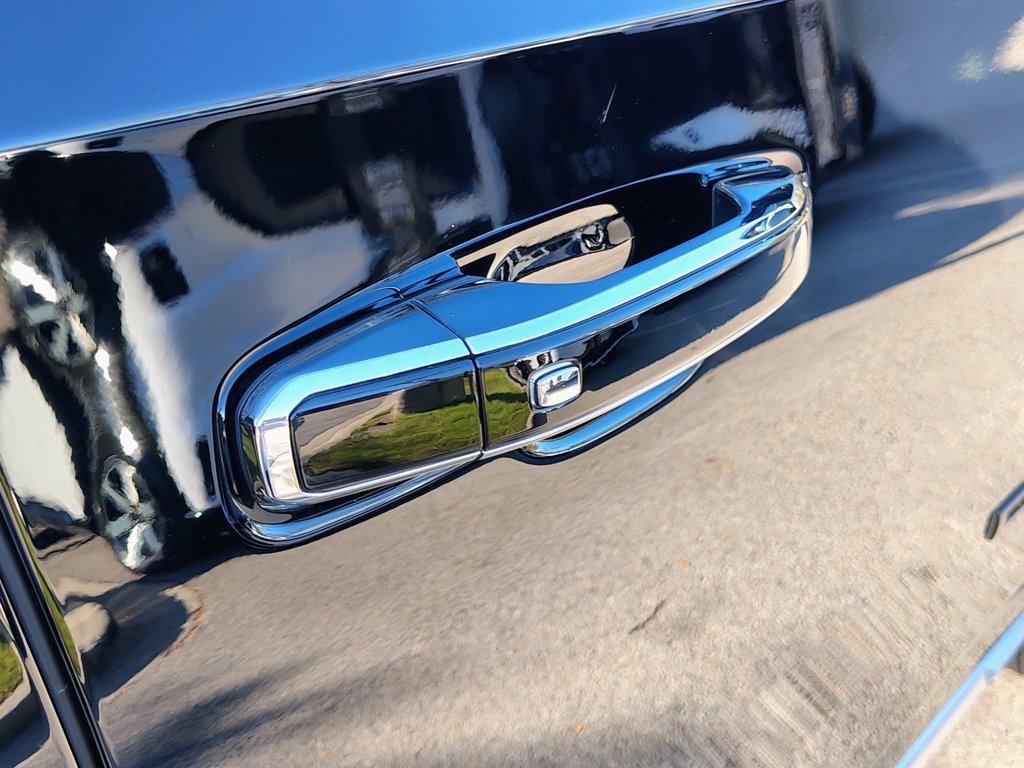Used 2024 Onyx Black GMC Denali image 15