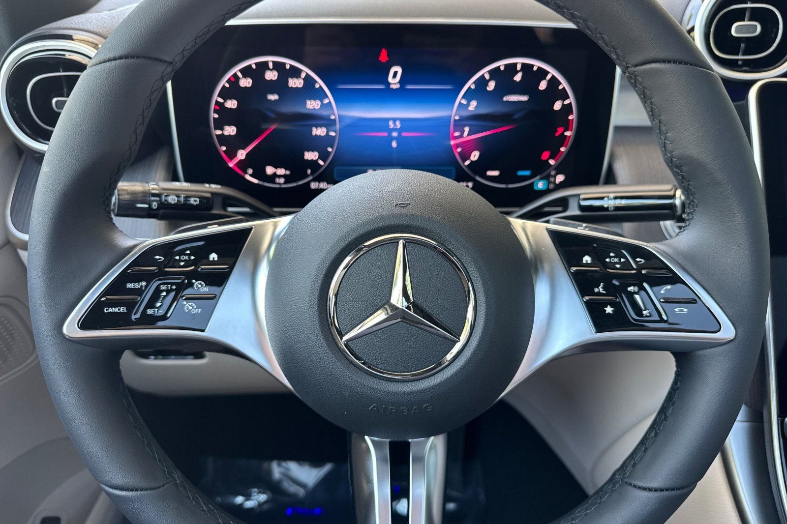 New 2026 Polar White Mercedes-Benz GLC 300 image 22