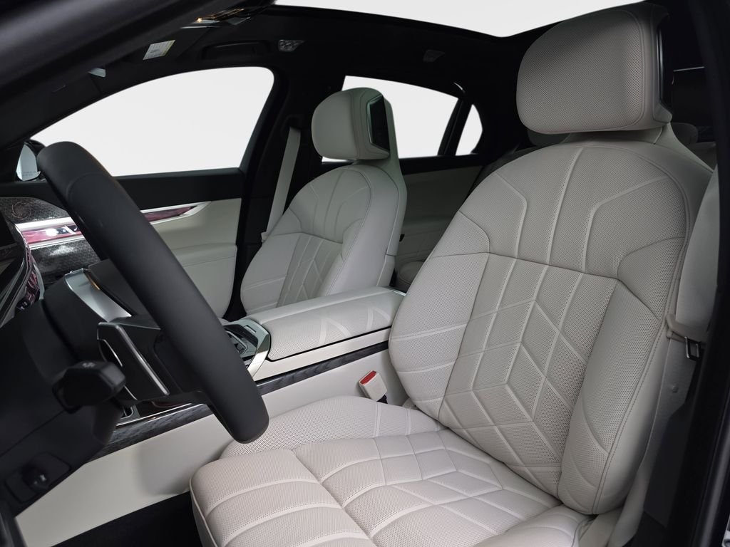 2026 BMW 7 Series 760i - Photo 15