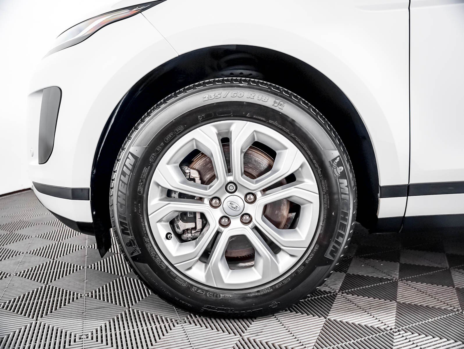 Used 2022 Fuji White Land Rover S AWD image 6