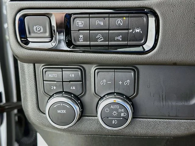 Certified Pre-Owned 2025 GMC Yukon XL AT4