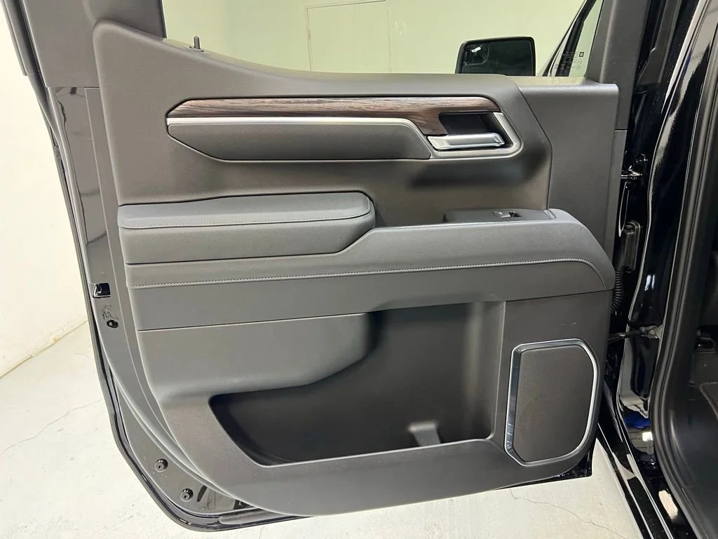 New 2026 Onyx Black GMC SLT image 25
