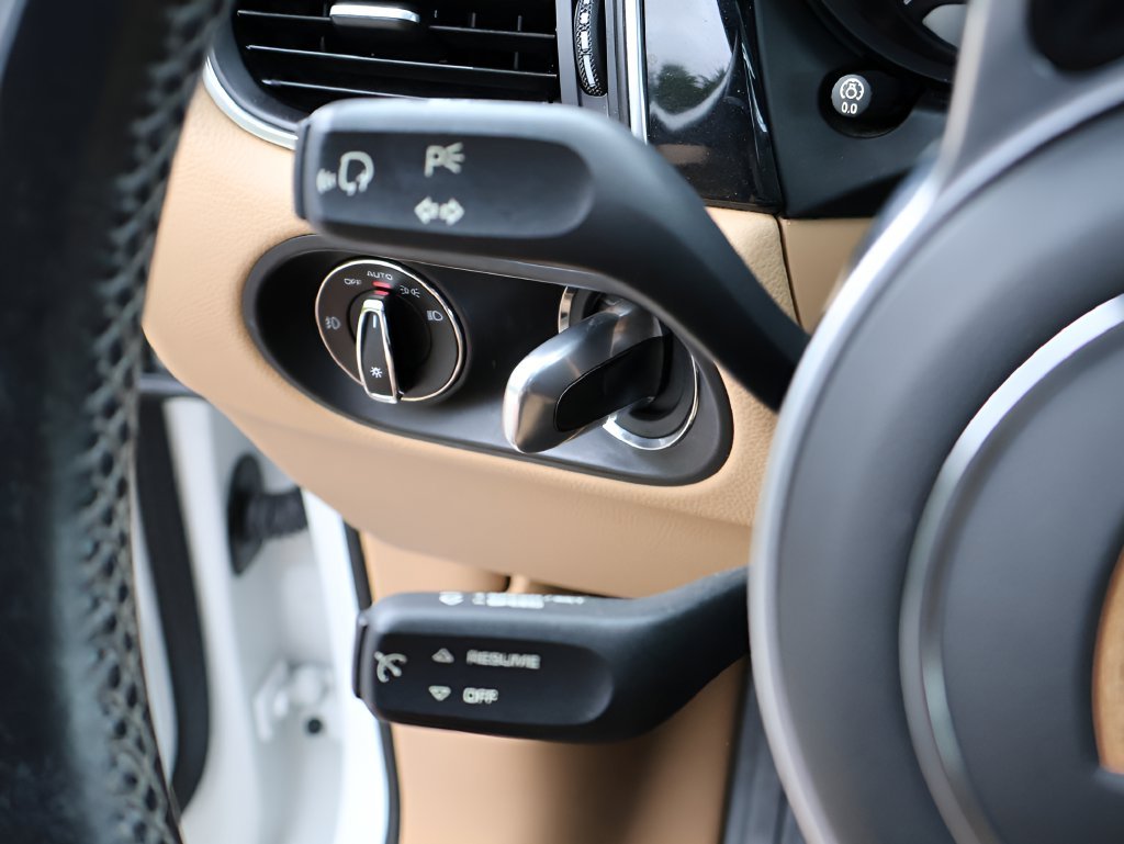 Used 2018 White Porsche Sport Edition image 32