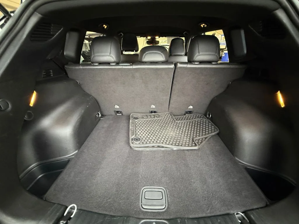 Used 2025 White Jeep Trailhawk image 19