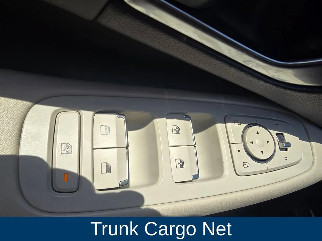 Used 2023 White Hyundai SEL image 22