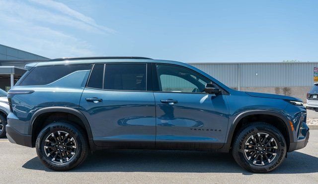 Used 2024 Blue Chevrolet Z71 image 5