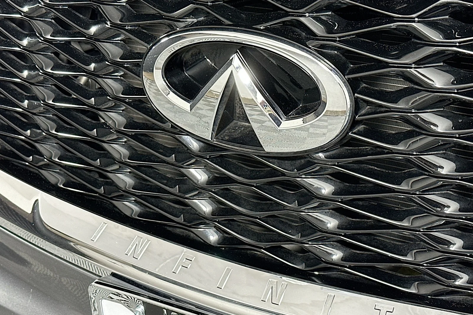 Used 2022 Graphite Shadow INFINITI LUXE image 16
