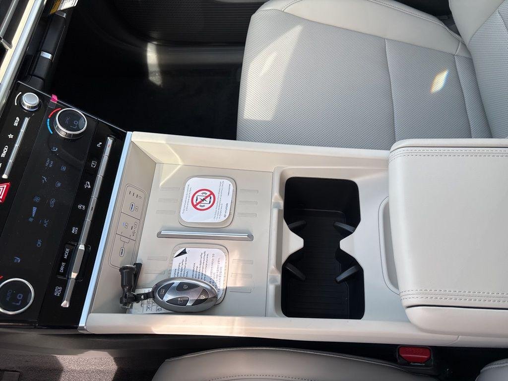 New 2026 Phantom Black Hyundai SEL AWD image 29