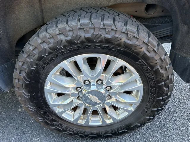 Used 2022 SILVER ICE METALLIC Chevrolet High Country image 19