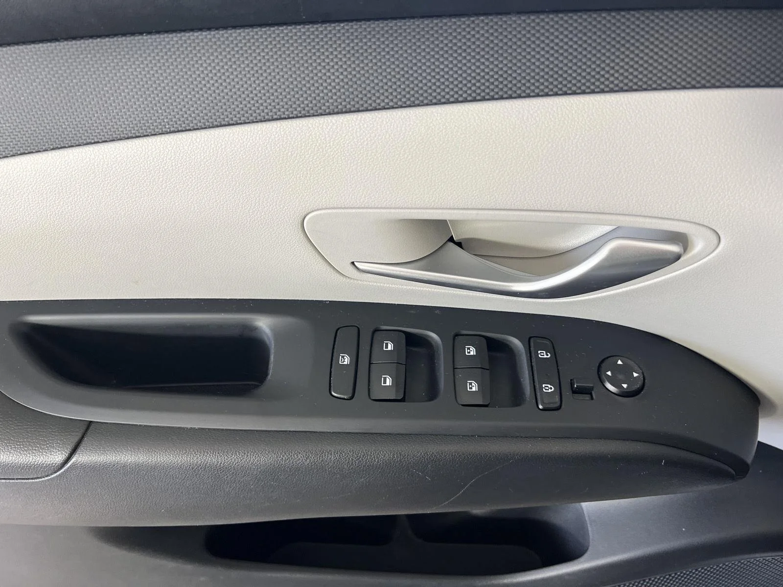 Used 2023 Wh Hyundai SEL image 8