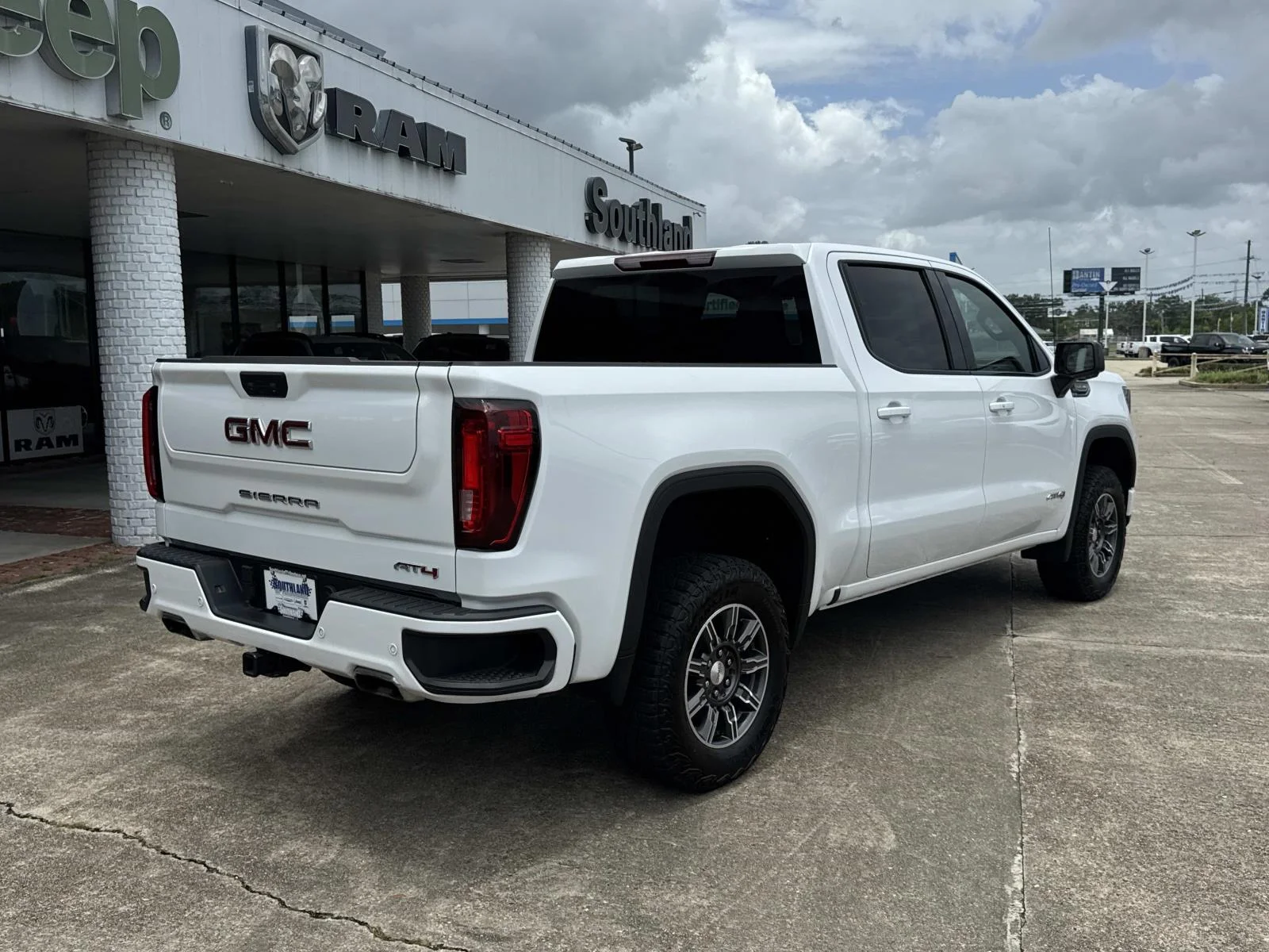 Used 2025 Onyx Black GMC AT4 image 7
