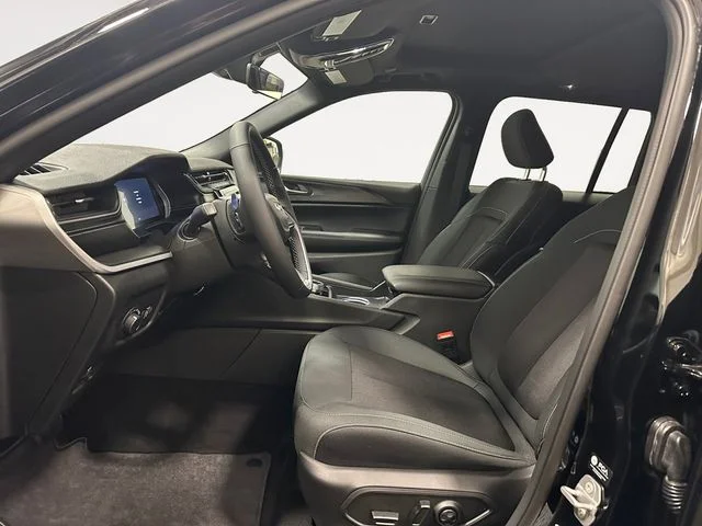 2025 Jeep Grand Cherokee Laredo - Photo 9
