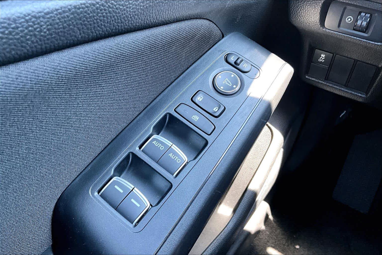 Used 2025 Platinum White Pearl Honda Sport image 31