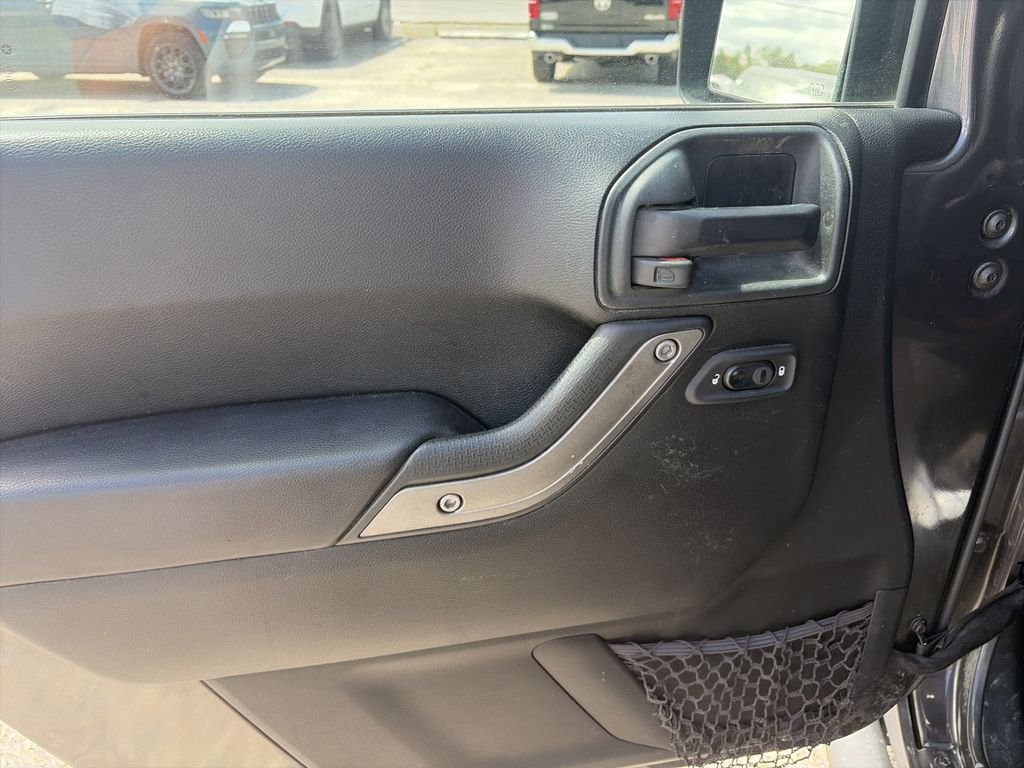Used 2018 Gray Jeep Unlimited Sport image 17