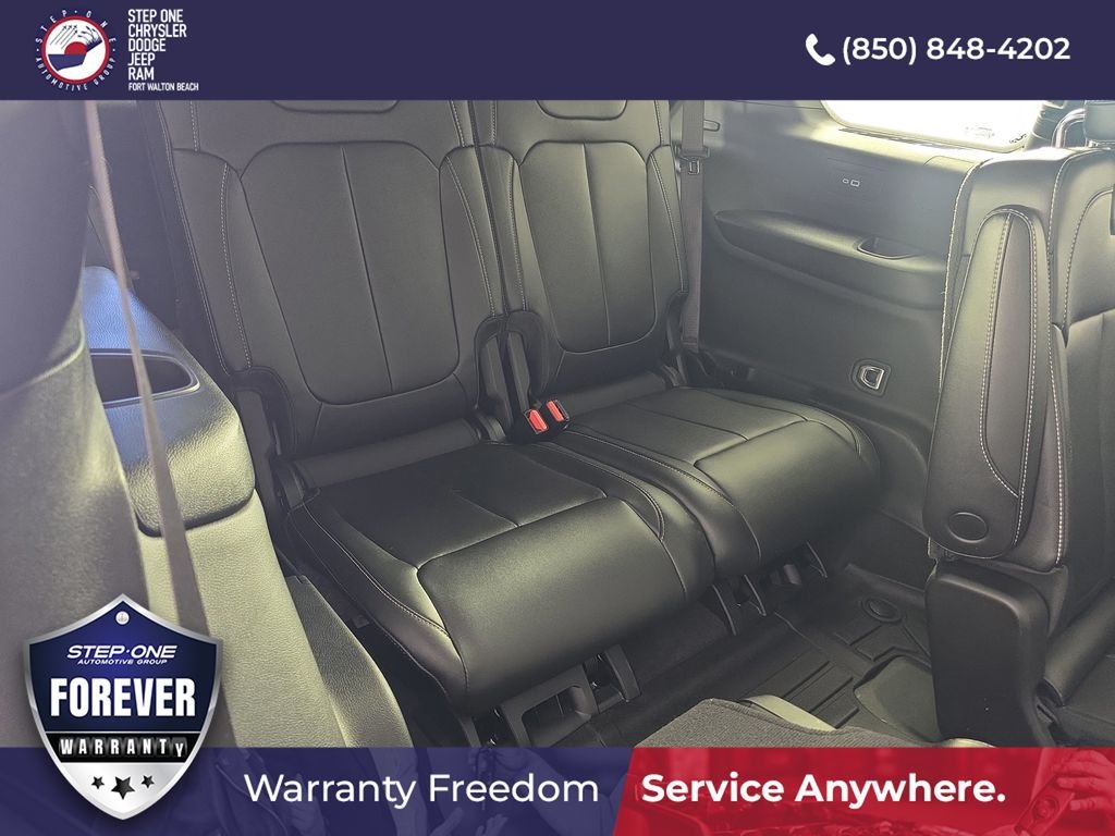 Used 2025 Silver Jeep Limited image 35