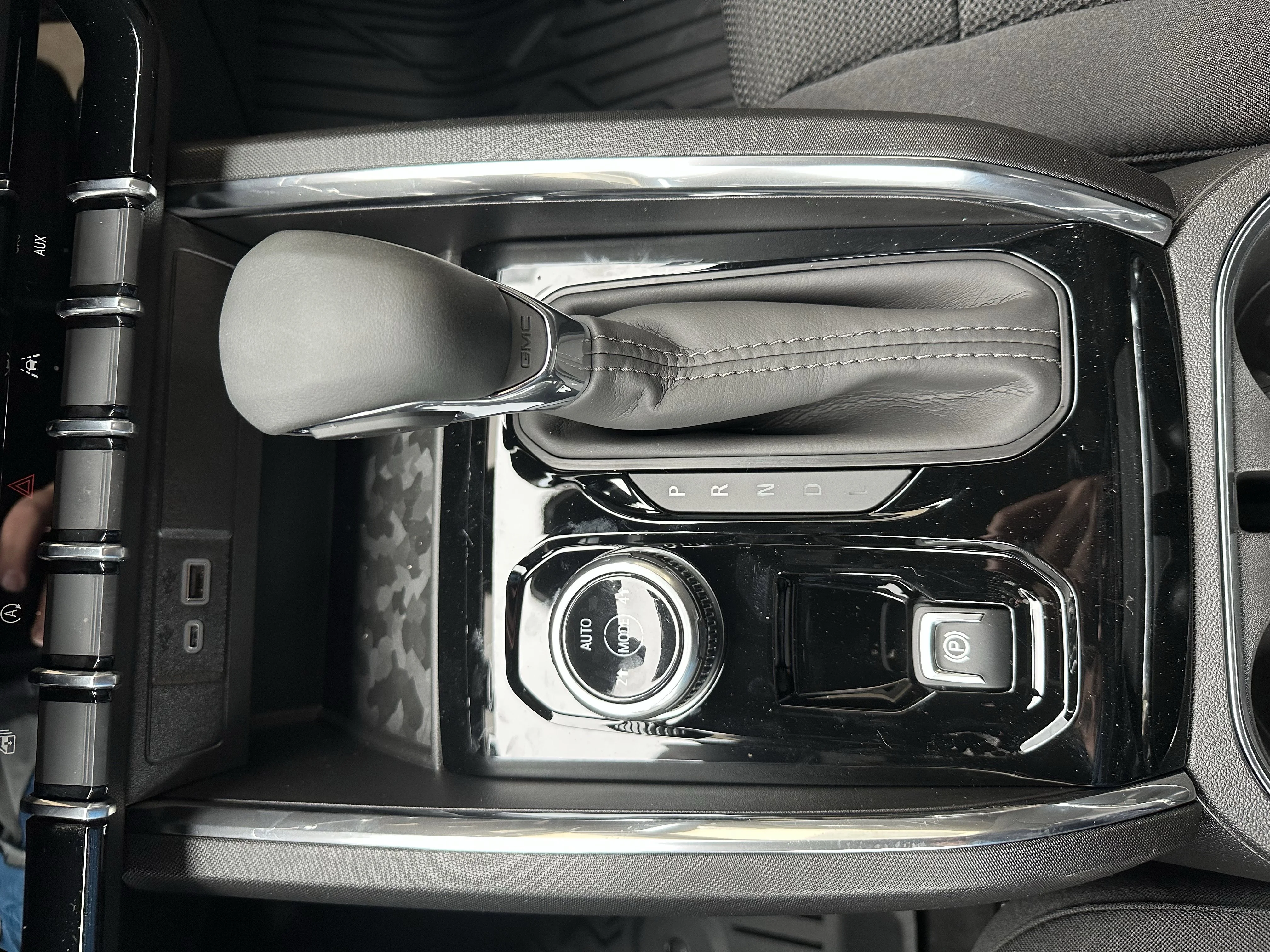 New 2026 Onyx Black GMC Elevation image 16