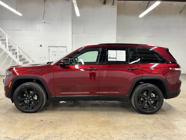 Used 2025 Red Jeep Altitude X image 4