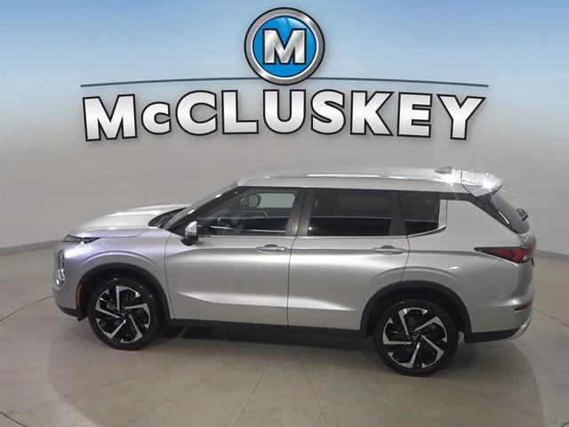 Used 2024 Silver Mitsubishi SE image 10