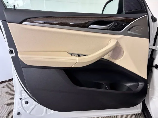 Used 2023 Alpine White BMW xDrive30i image 10