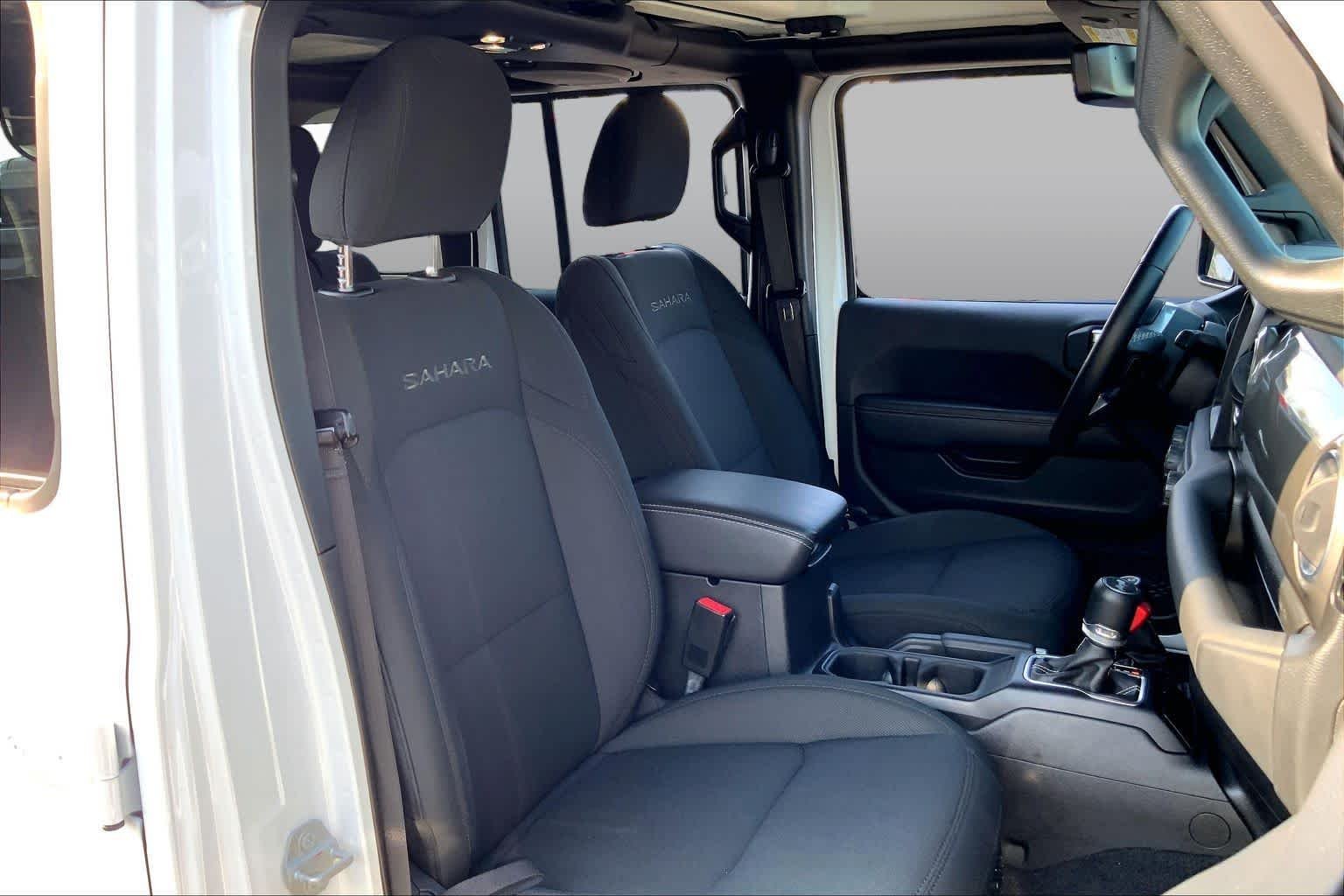 Used 2021 Bright White Clearcoat Jeep Unlimited Sahara image 8