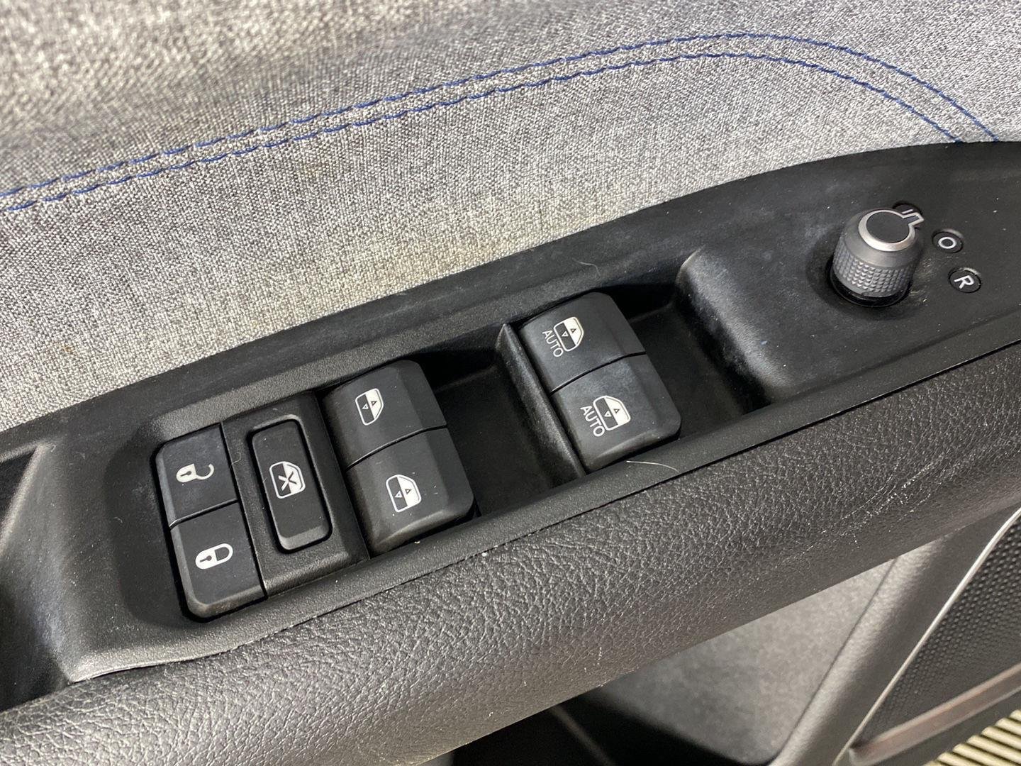 Used 2022 Bright White Clearcoat Jeep Latitude image 21