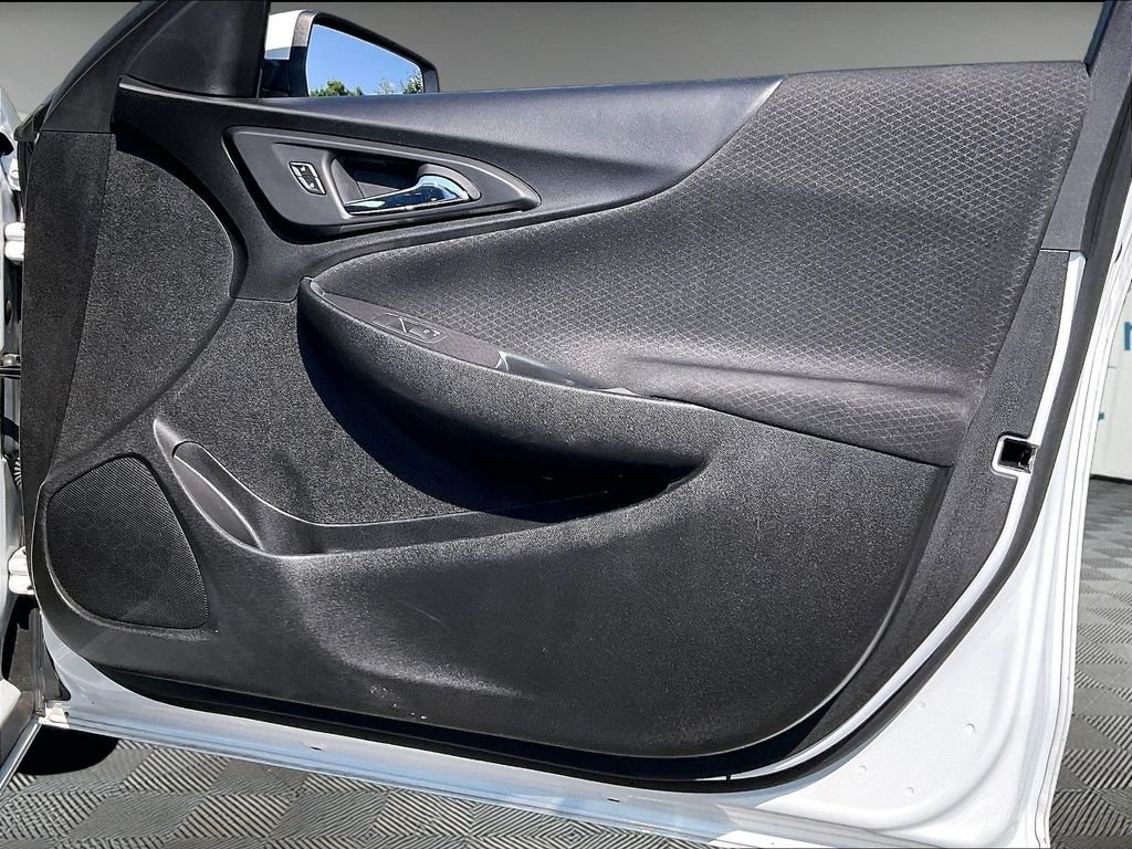 Used 2024 Summit White Chevrolet LT image 11