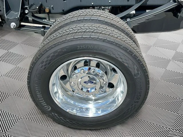 New 2026 Gray Ford Lariat image 19