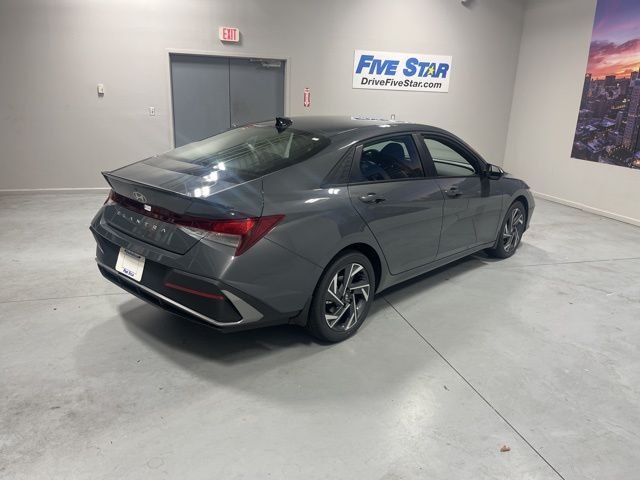 Used 2025 Gray Hyundai SEL Sport image 5