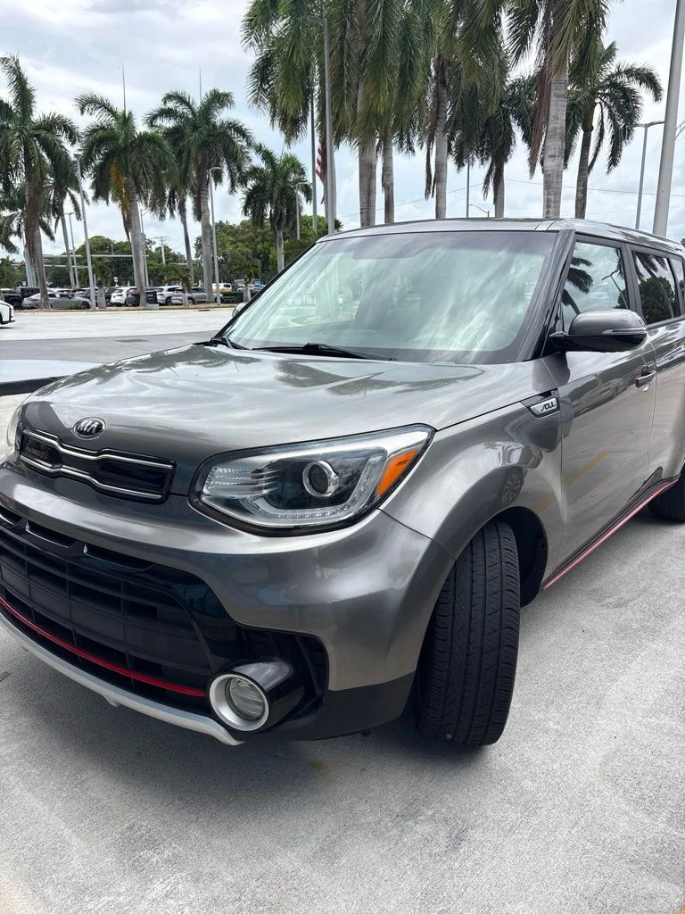 Used 2018 Titanium Gray Kia Exclaim image 6