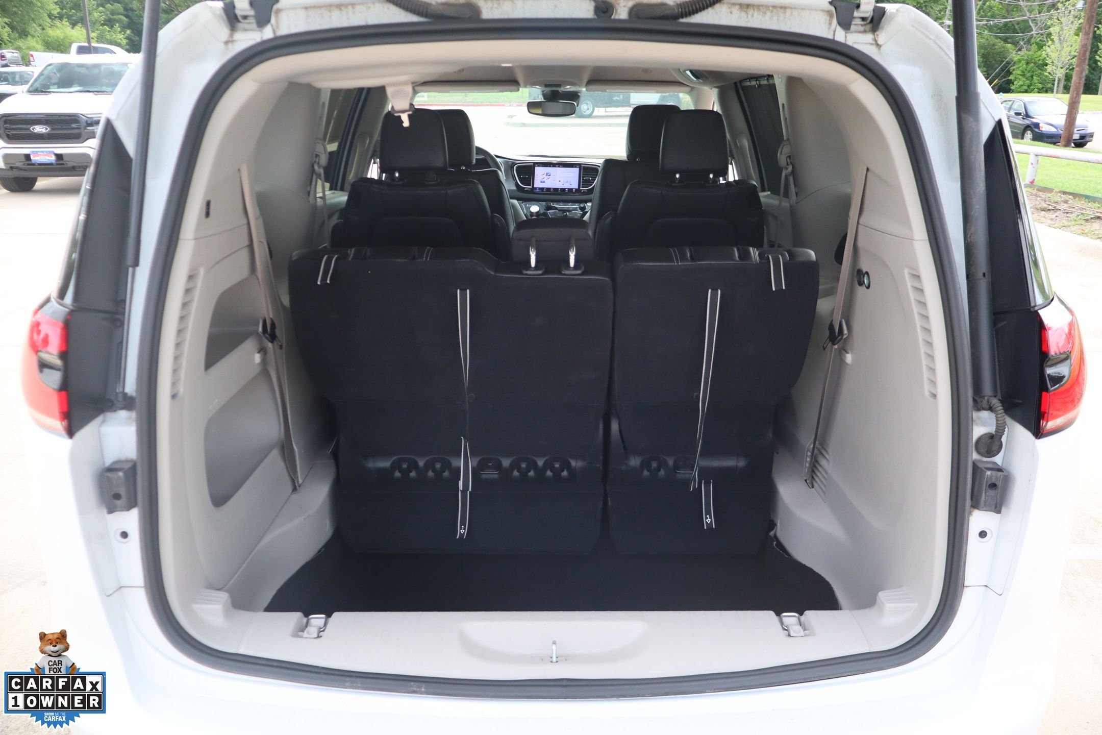 Used 2023 White Chrysler Touring L image 27