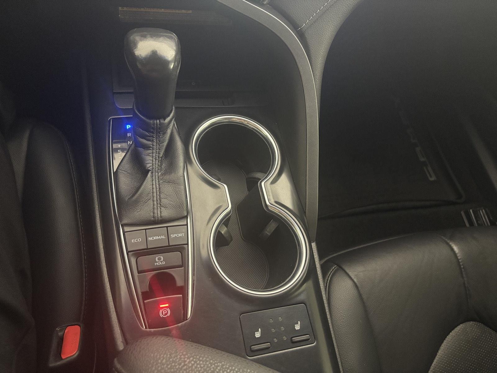 Used 2019 Wind Chill Pearl w/Midnight Black Metallic Roof Toyota XSE V6 image 25
