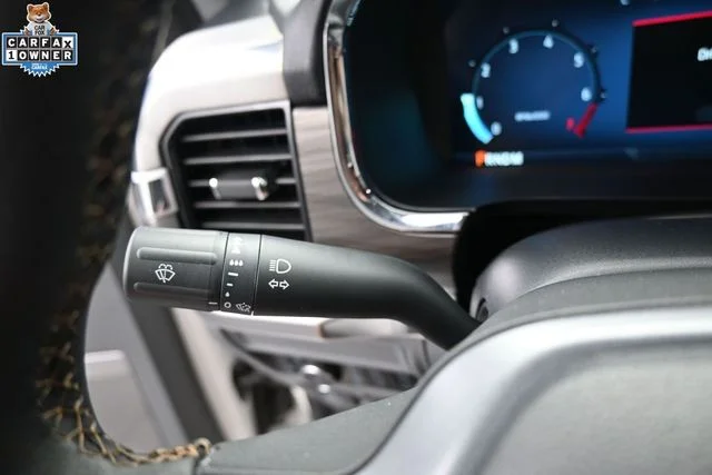 Used 2025 White Ford Lariat image 32