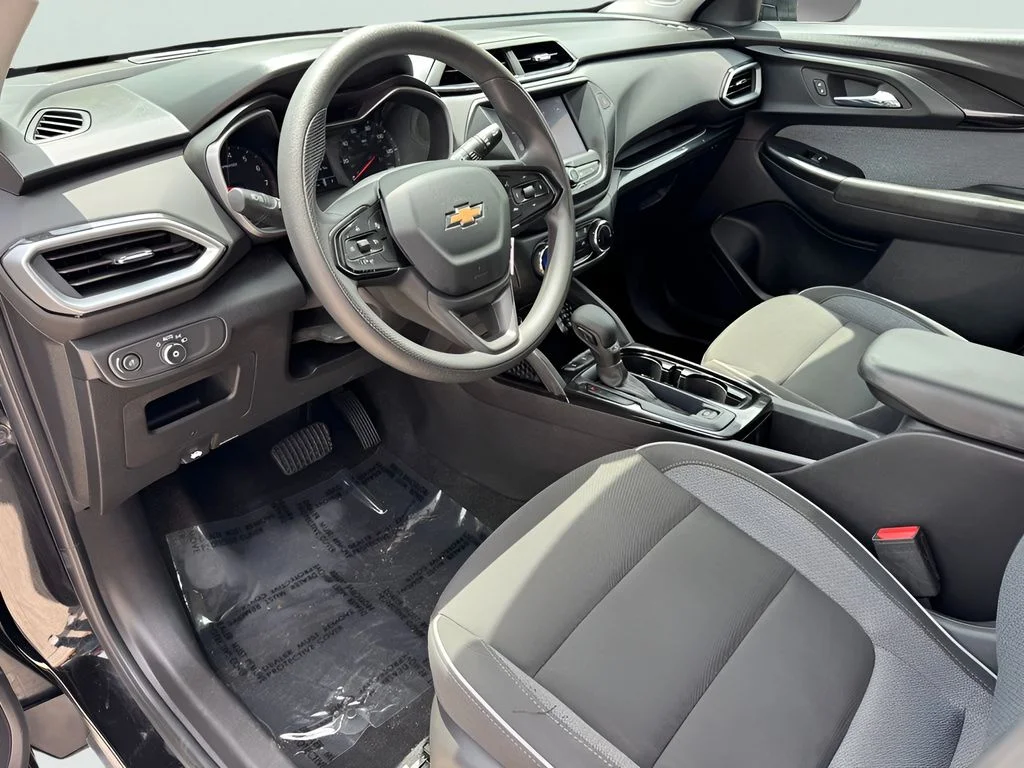 Used 2022 Black Chevrolet LS image 9