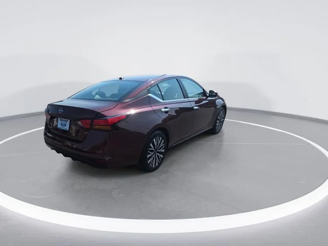 Used 2025 Red Nissan 2.5 SV image 8