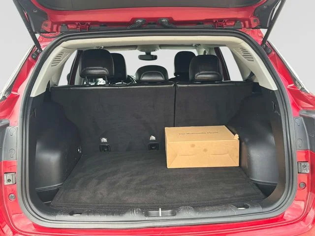 Used 2019 Red Jeep Latitude image 12