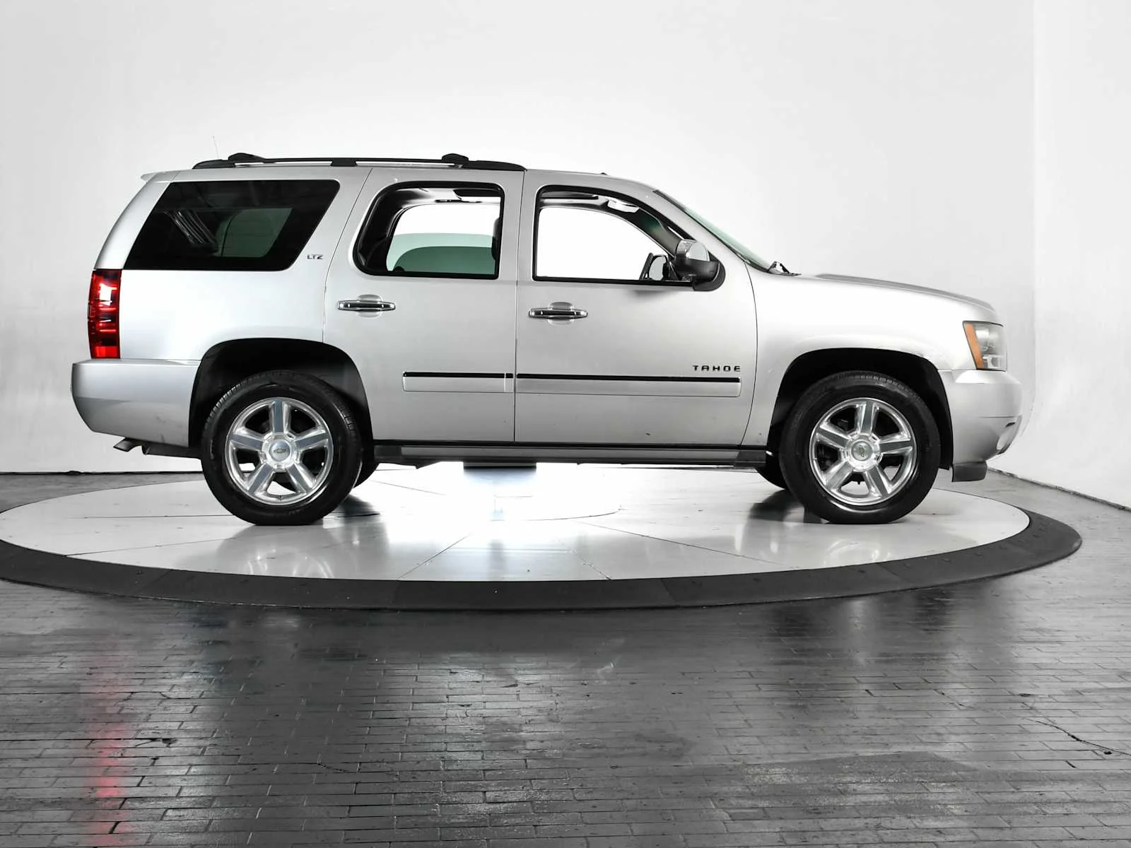 Used 2010 Sheer Silver Metallic Chevrolet LTZ image 6