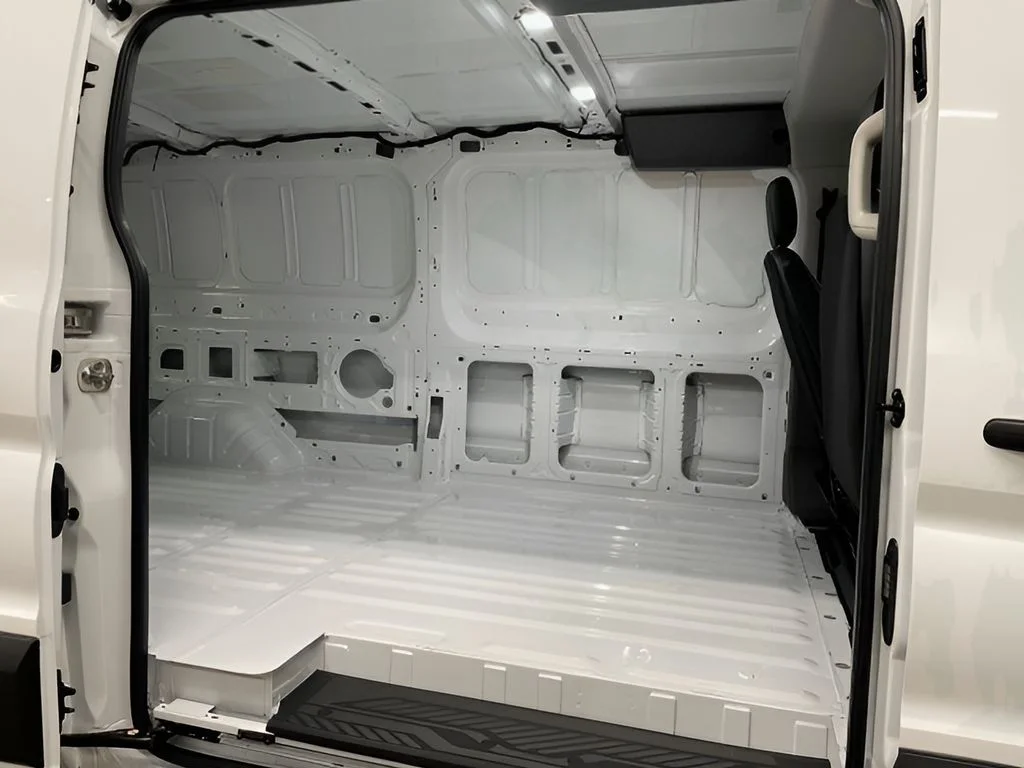 Used 2024 Oxford White Ford Base w/9,950 lb. GVWR image 17