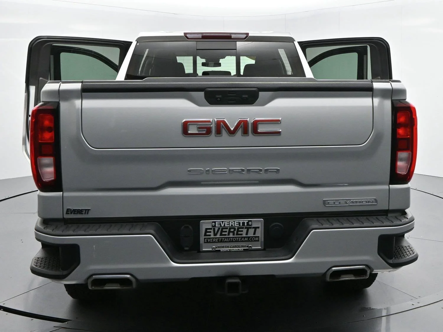 Used 2022 Quicksilver Metallic GMC Elevation image 41