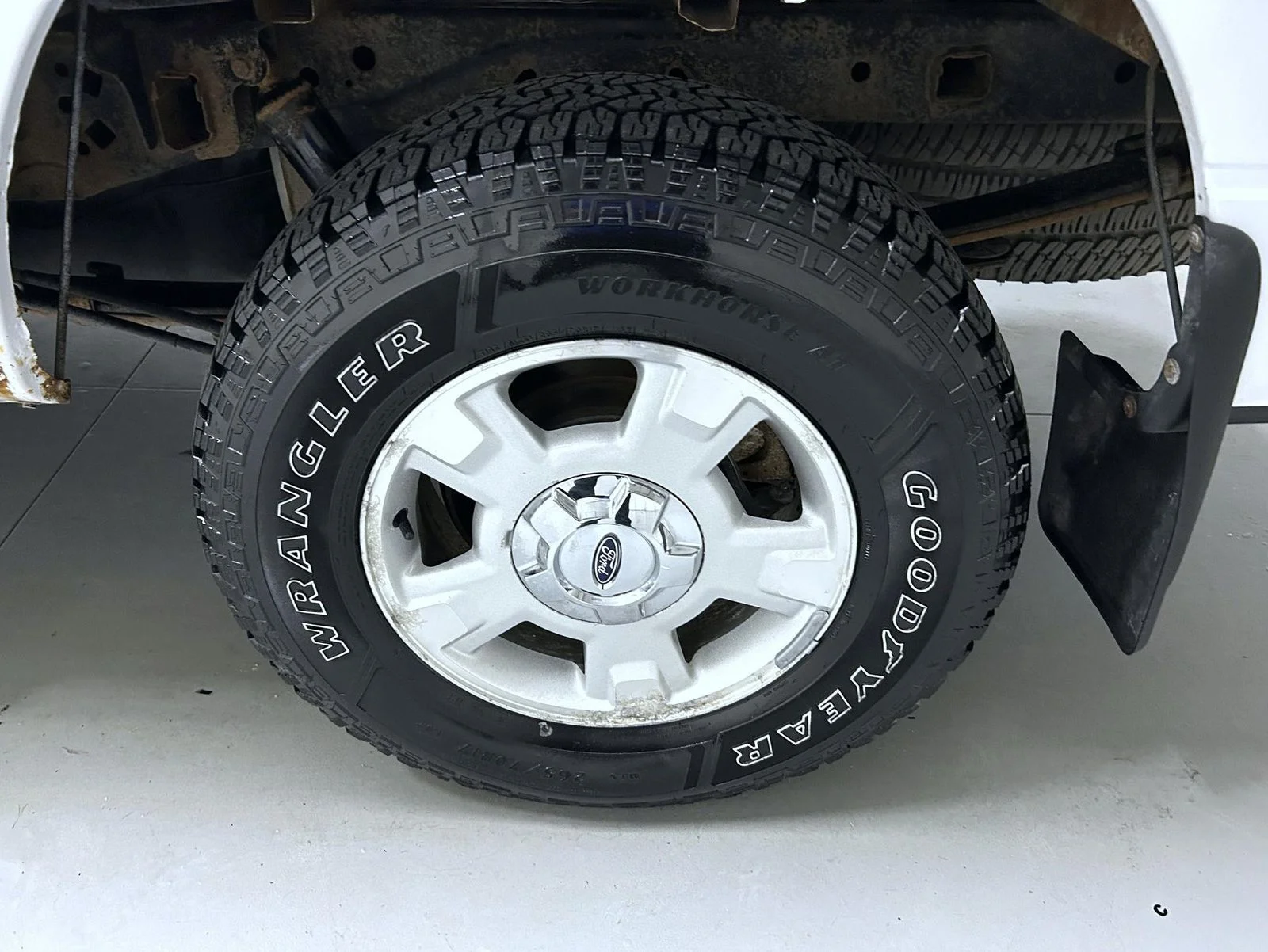 Used 2013 White Ford XLT image 21