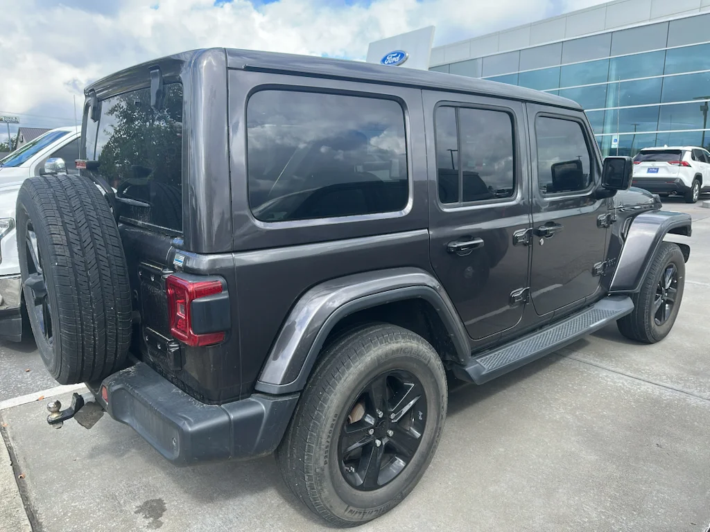 Used 2020 Granite Crystal Metallic Clearcoat Jeep Sahara Altitude image 3
