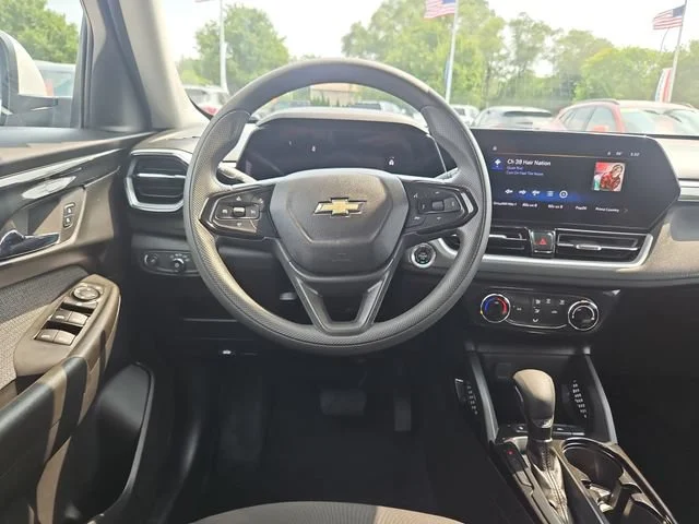 Used 2024 Summit White Chevrolet LT image 14