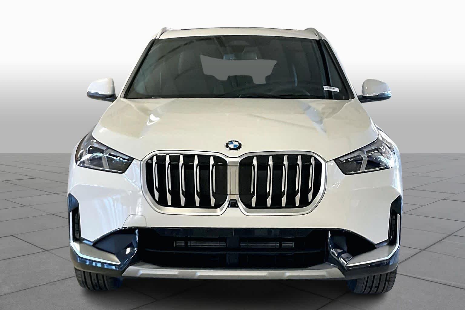 New 2026 Alpine White BMW xDrive28i image 3