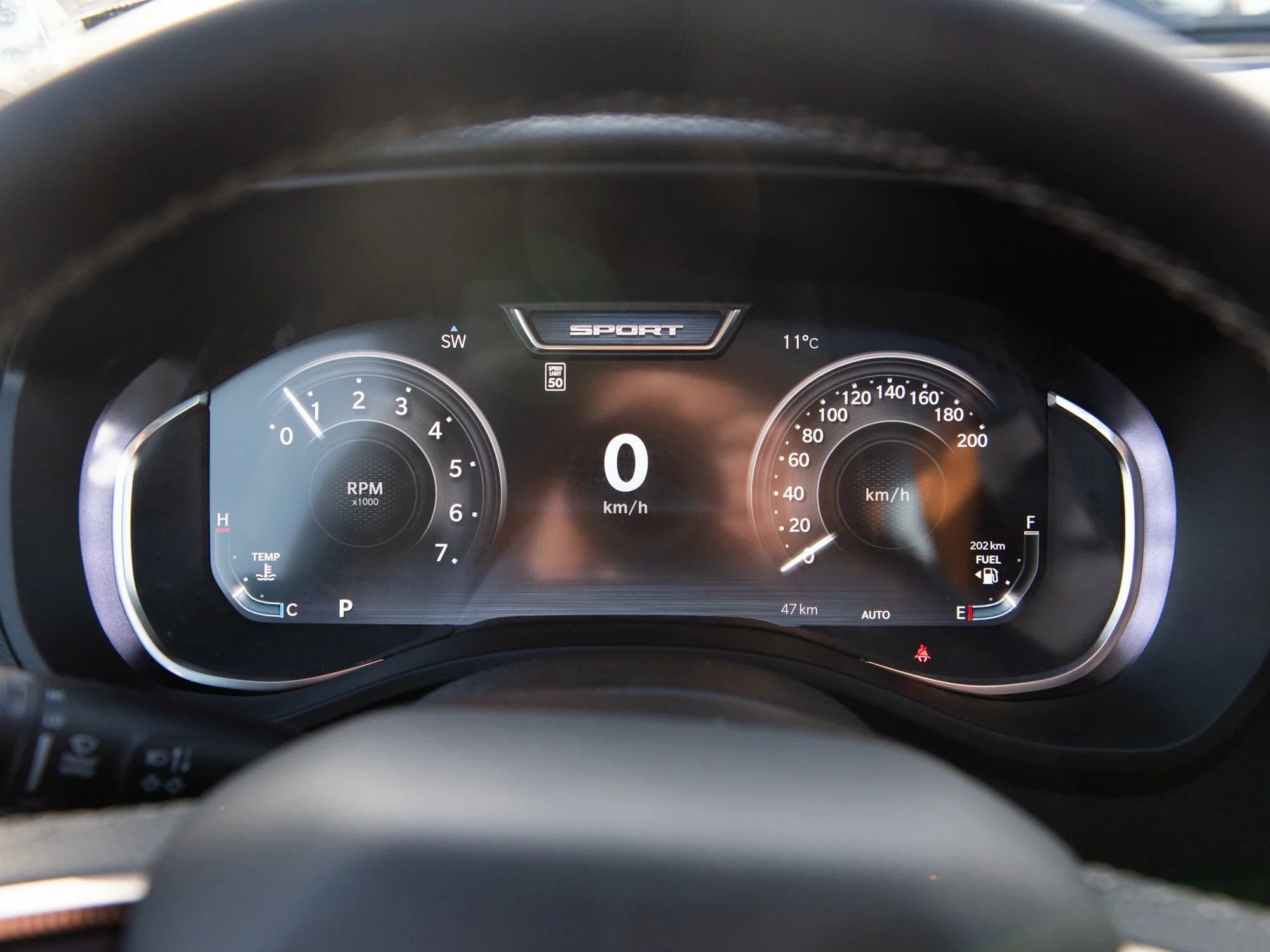 Used 2026 White RAM Sport* Crew Cab 4x4, Twin-Turbo, Pano Sunroof, Nav, 12 Inch Screen image 10
