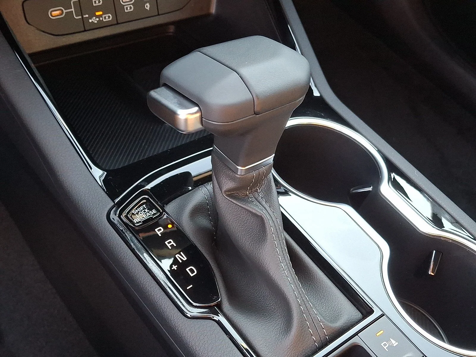 New 2026 Aurora Black Pearl Kia GT-Line AWD image 7