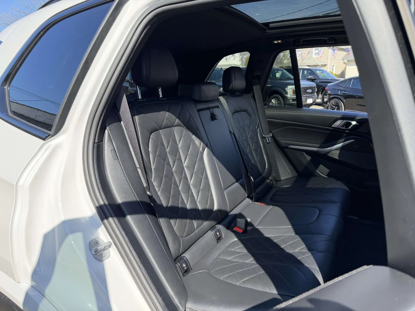 Used 2026 White BMW M60i image 14