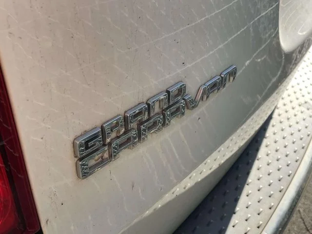 Used 2019 White Dodge SXT image 9