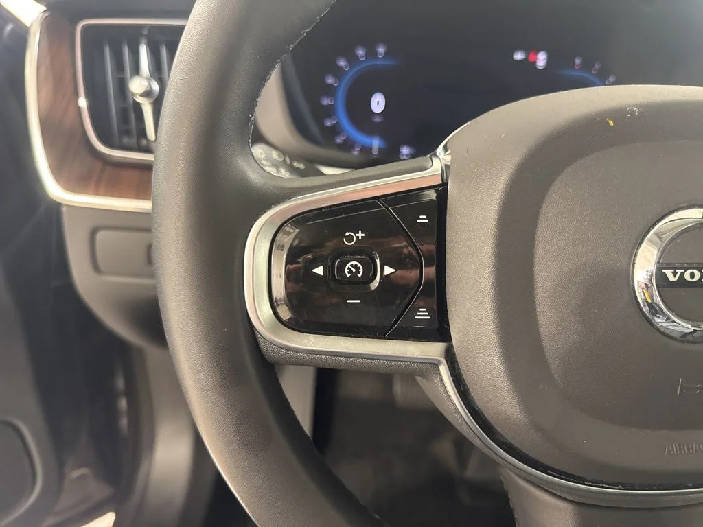 2023 Volvo XC60 B5 Plus Dark Theme AWD's photo