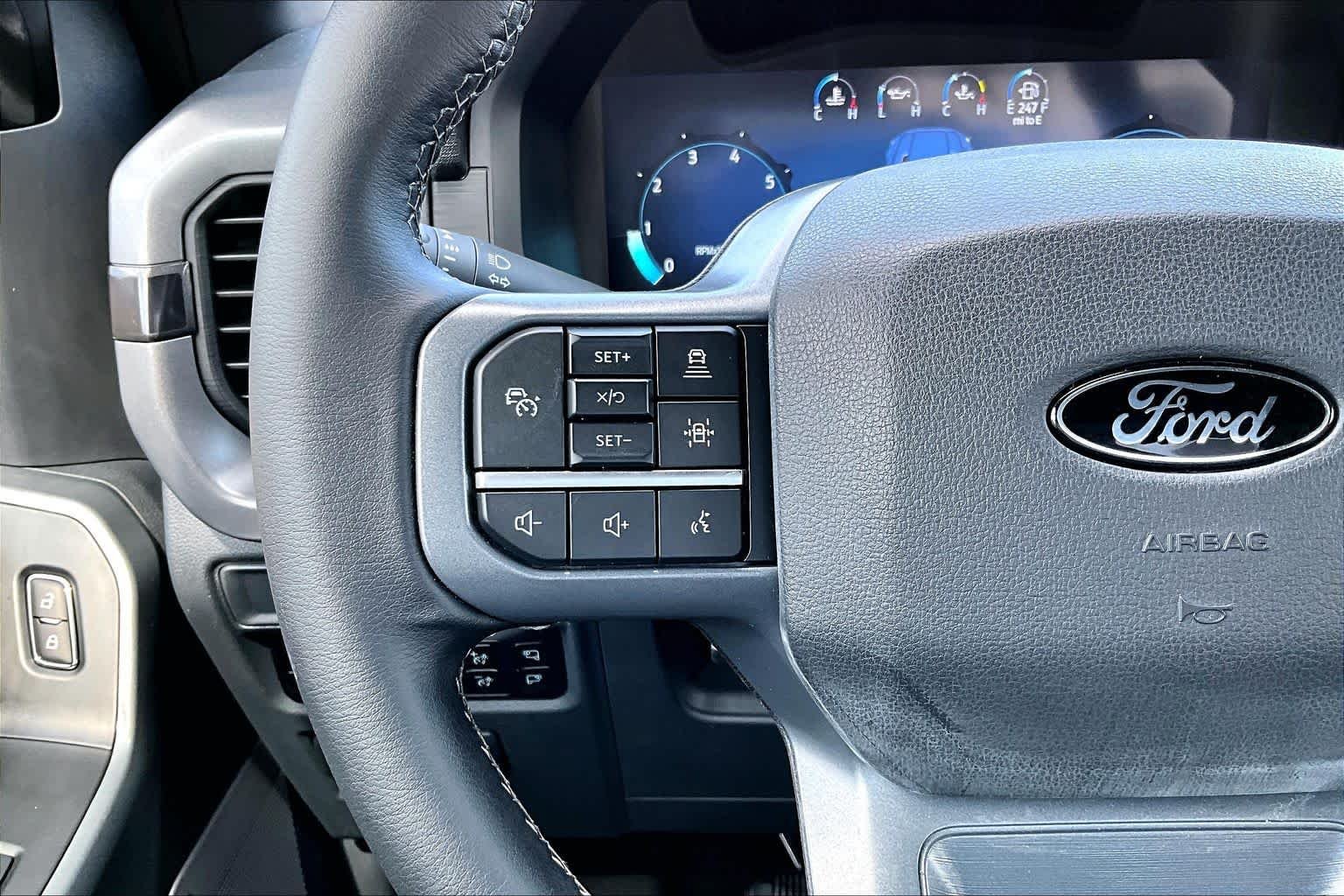 Used 2025 Oxford White Ford XLT image 24