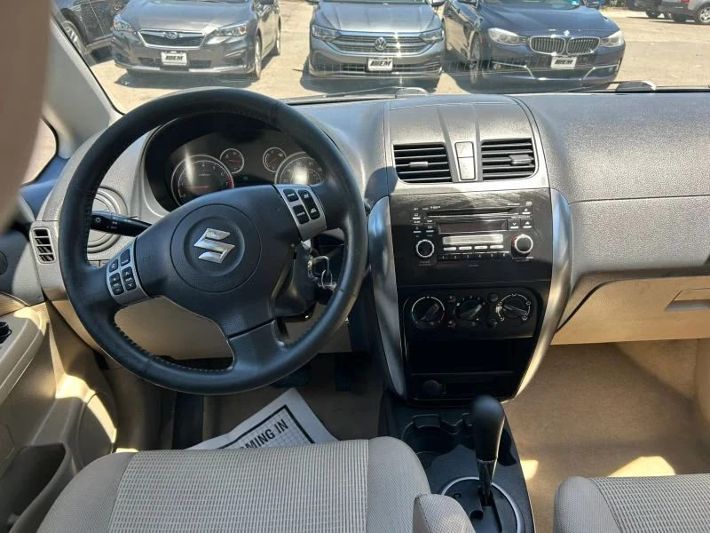 Used 2012 Gray Suzuki LE Sedan 4D image 41
