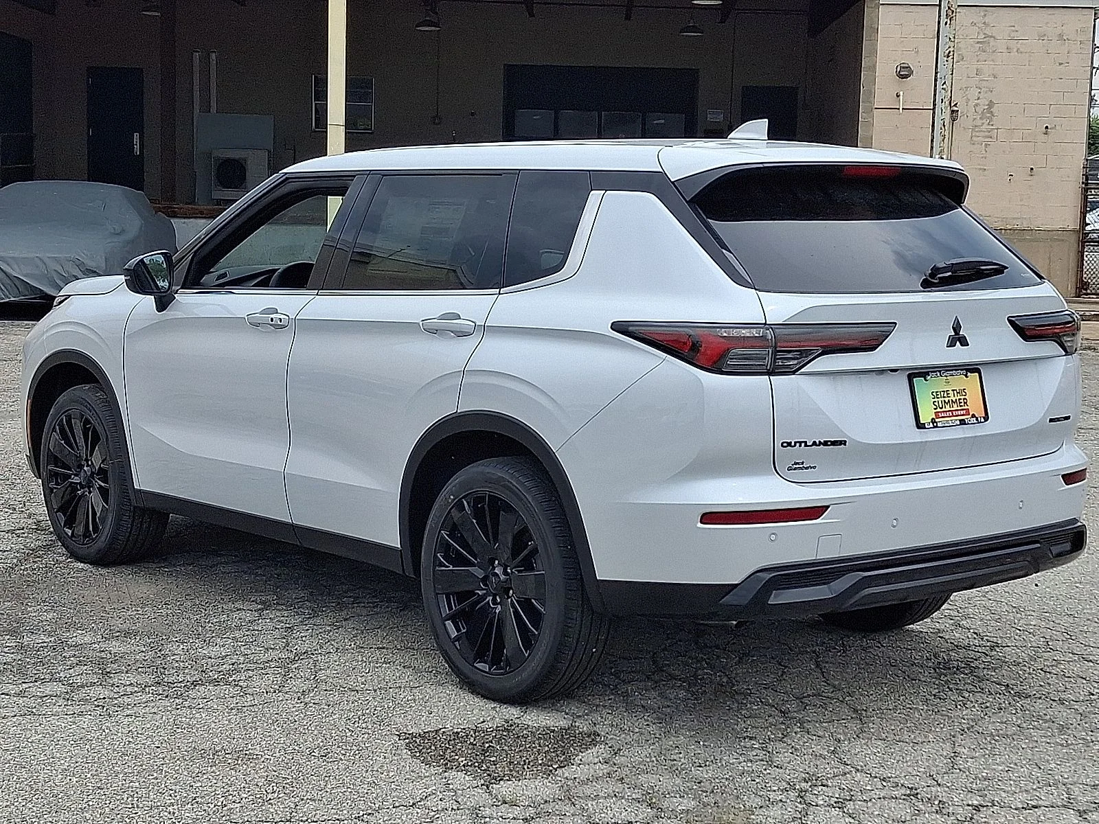 New 2026 White Mitsubishi LE image 6